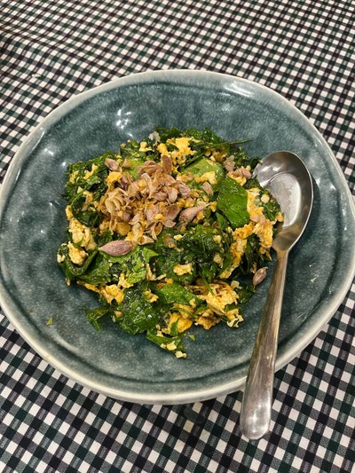 ใบเหลียงผัดไข่