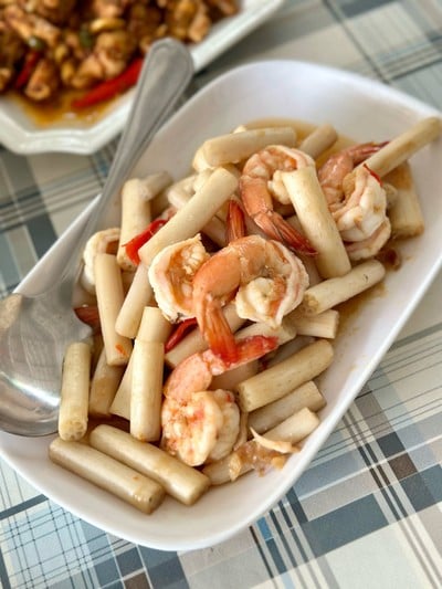 กุ้งผัดไหลบัว
