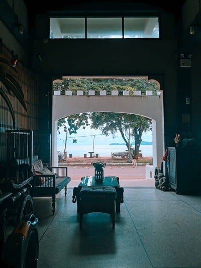 โรงแรมเดอ ซี อัลมอนด์