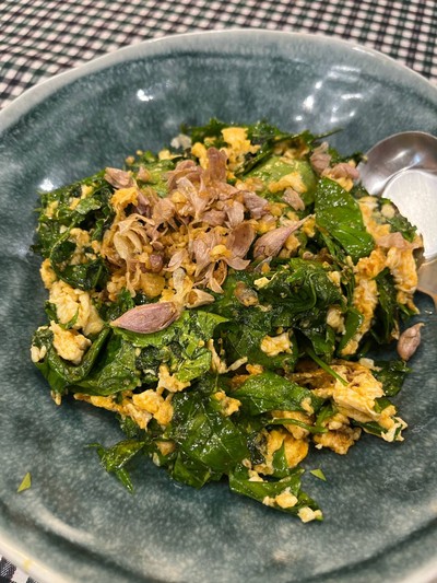 ใบเหลียงผัดไข่