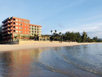 โรงแรมขนอมซันไรส์รีสอร์ท