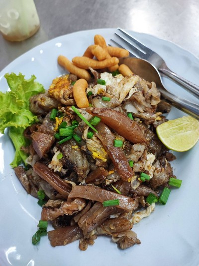 ก๊วยเตี๋ยวคั่วไก่