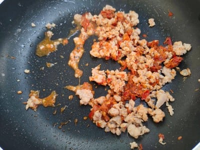 วิธีทำ หมูสับผัดพริกแกง