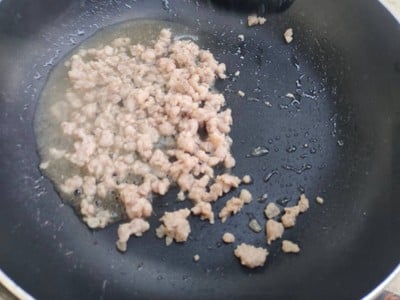 วิธีทำ หมูสับผัดพริกแกง