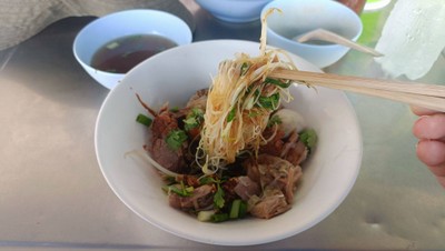 หมี่ ชิ้น เปื้อน สด