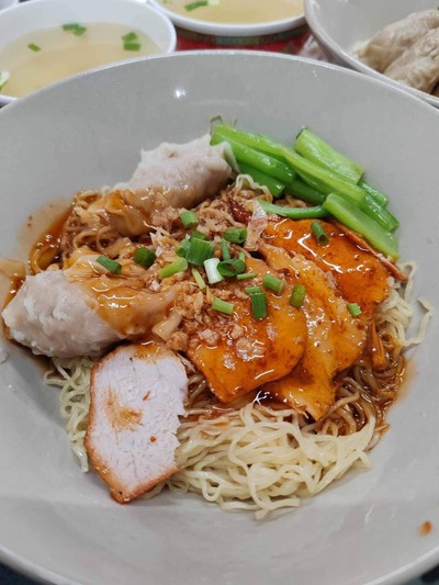 บะหมี่เกี๊ยวหมูแดง