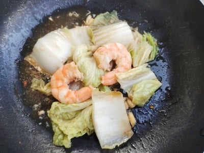 ผัดผักกาดขาวใส่กุ้ง
