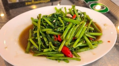 ผัดผักบุ้งไฟแดง