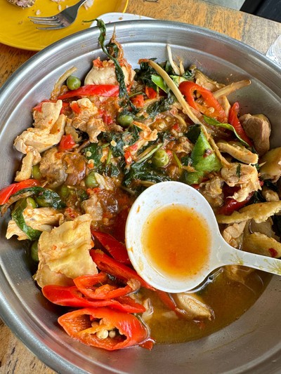 แกงป่าไก่บ้าน