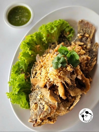 ปลาทอดกระเทียม