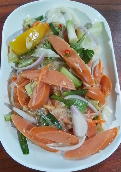 วิธีทำ ยำใส้กรอกวุ้นเส้น วิธีทำ ยำใส้กรอกวุ้นเส้น
