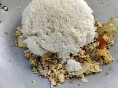 วิธีทำ ข้าวผัดหมูสับ วิธีทำ ข้าวผัดหมูสับ