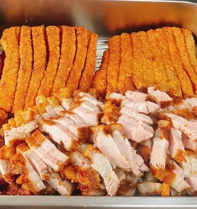 หมูกรอบพร้อมทาน