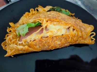 ไข่ห่อมาม่า ไข่ห่อมาม่า