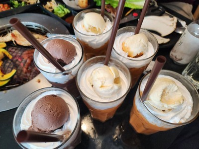 อาหาร หรือ เครื่องดื่ม