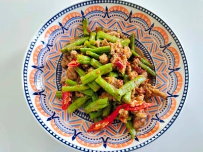 ผัดพริกแกงหมูสับถั่วฝักยาว ผัดพริกแกงหมูสับถั่วฝักยาว