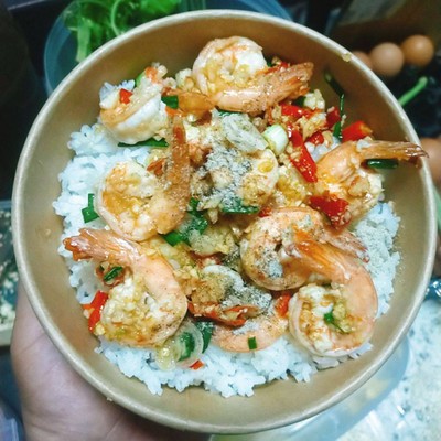 กุ้งคั่วพริกเกลือราดข้าว