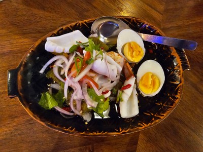 ยำทะเลมะเขือยาว ไข่ต้ม