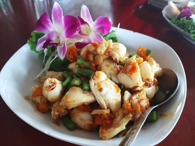 ปูก้อนผัดพริกเหลือง