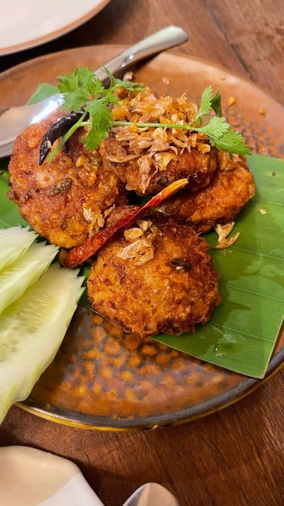 หมูก้อนทรงเครื่องทอด