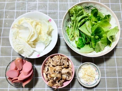 วิธีทำ ผัดผักรวมมิตรใส่ไส้กรอก วิธีทำ ผัดผักรวมมิตรใส่ไส้กรอก