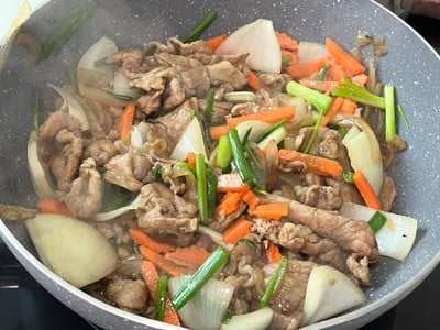สันคอสไลด์ผัดซอส