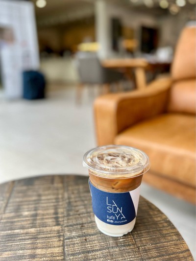☕️ Iced Latte. (Price 90+ Baht.)
