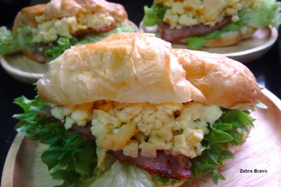 วิธีทำ Bacon and Egg Croissant Sandwiches 🥐