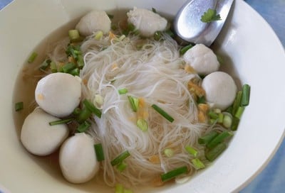 เส้นหมี่ลูกชิ้น