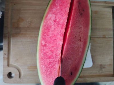 วิธีทำ วิธีปอกแตงโม ให้สวย วิธีทำ วิธีปอกแตงโม ให้สวย