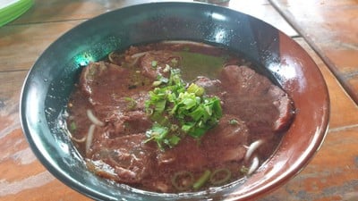 ก๋วยเตี๋ยวเนื้อน่องลายตุ๋น