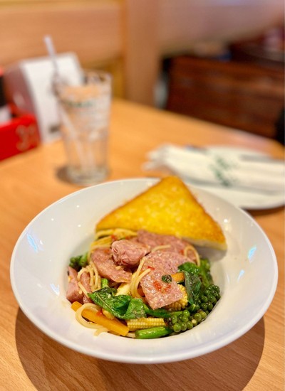 🍝 Spicy Spaghetti With Sour Pork Sausages. (Price 129 Baht.)