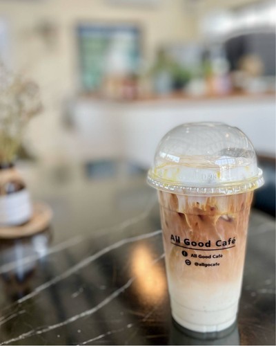 ☕️ Iced Caramel Macchiato. (Price 70 Baht.)