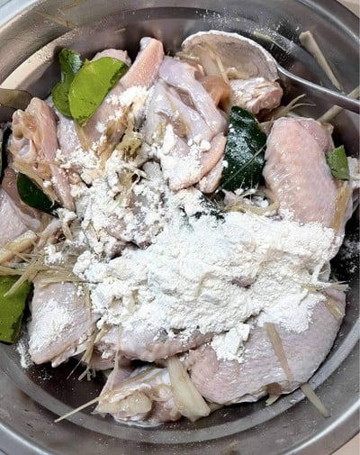 วิธีทำ ปีกไก่ทอดสมุนไพร สูตรหม้อทอดไร้น้ำมัน #Wongnaichef วิธีทำ ปีกไก่ทอดสมุนไพร สูตรหม้อทอดไร้น้ำมัน #Wongnaichef