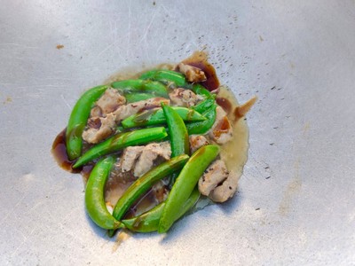 วิธีทำ ถั่วลันเตาผัดใส่หมูหมักพริกไทยดำ วิธีทำ ถั่วลันเตาผัดใส่หมูหมักพริกไทยดำ