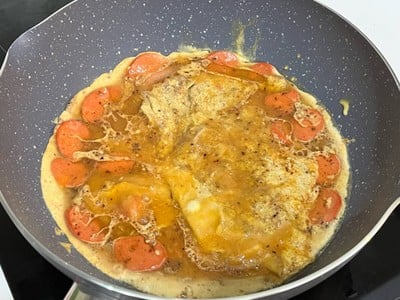 วิธีทำ ไข่เจียวหม่าล่าไส้กรอกเผ็ด!