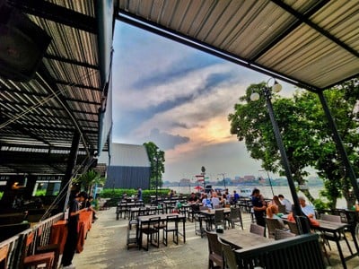 บรรยากาศ ครัวบุษบัน กุ้งเผา วอเตอร์วิว ปทุมธานี