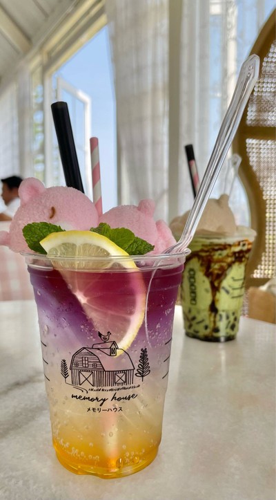 🥤 Peach Butterfly Pea Soda With Teddy Bear Jelly. (Price 139 Baht.)