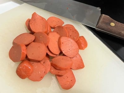 วิธีทำ ไข่เจียวหม่าล่าไส้กรอกเผ็ด!