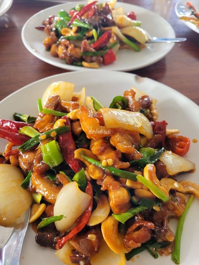 ไก่ผัดเม็ดมะม่วง