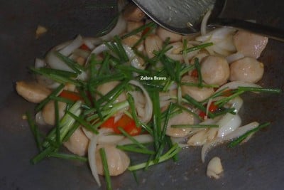 วิธีทำ ลูกชิ้นหมูผัดพริกสด