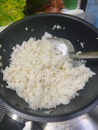 วิธีทำ ข้าวผัดกระเทียม สันคอหมูซอสเทริยากิ วิธีทำ ข้าวผัดกระเทียม สันคอหมูซอสเทริยากิ
