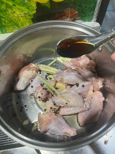 วิธีทำ ไก่ต้มน้ำปลา วิธีทำ ไก่ต้มน้ำปลา