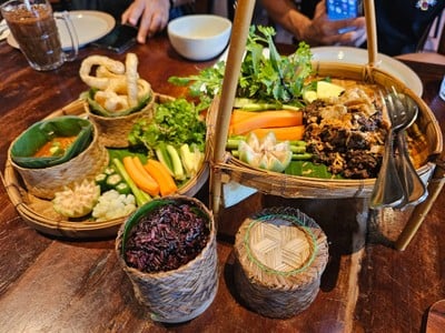 อาหาร หรือ เครื่องดื่ม