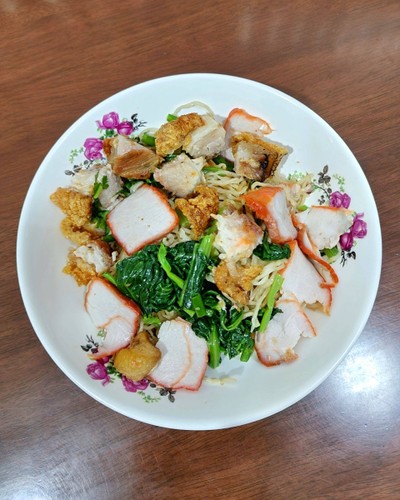 บะหมี่แห้งหมูแดง-หมูกรอบ พิเศษ