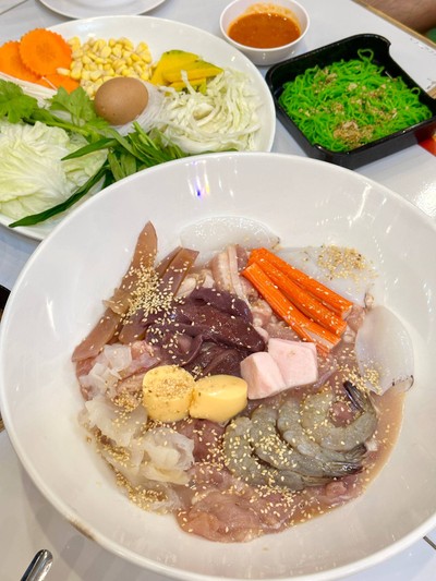 ชุดมหาลัย(ใหญ่)