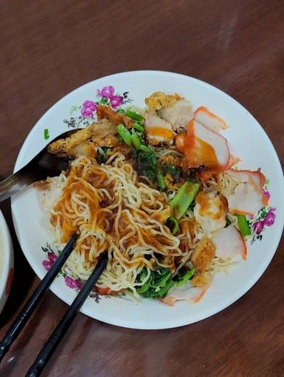 บะหมี่แห้งหมูแดง-หมูกรอบ