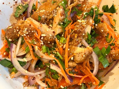 ยำไก่แซ่บ