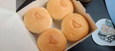 Blue vanilla lava bun