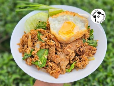 ข้าวผัดรถไฟ (กลางวัน)